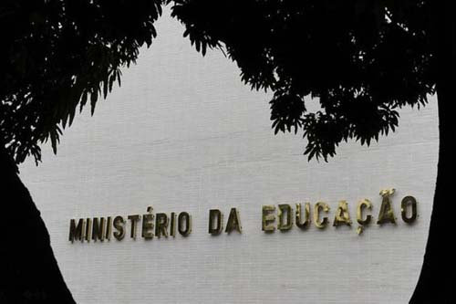 MEC autoriza aulas on-line no ensino superior até dezembro de 2020