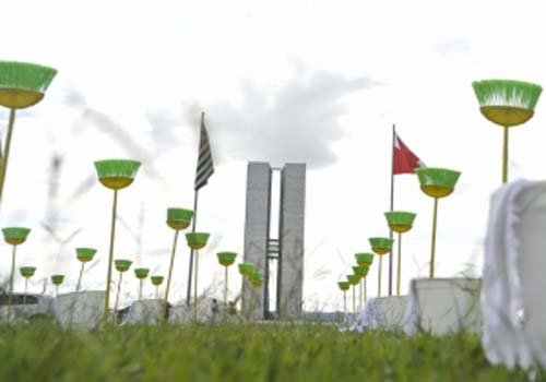 Protesto pede presidente ficha limpa para o Senado