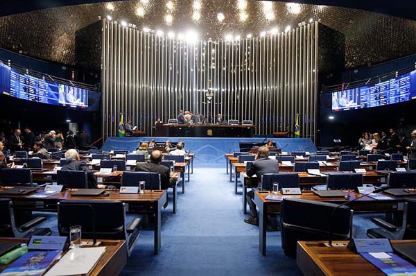 Senado confirma pensão vitalícia para crianças atingidas pelo Zika vírus  Fonte: Agência Senado