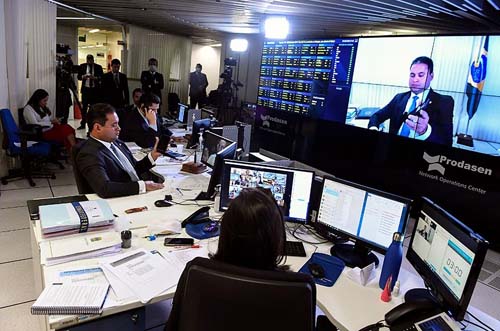 Aprovado congelamento de salários do setor público; saúde e segurança ficam de fora  Fonte: Agência Senado