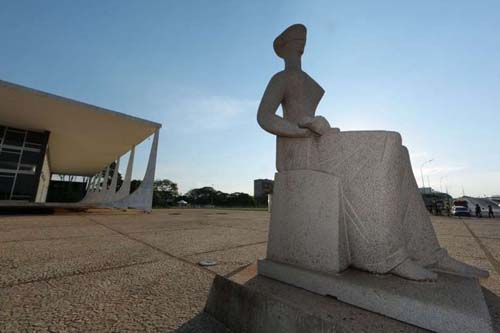AGU pede que STF libere operações policiais em universidades