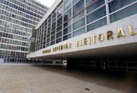 TSE adia julgamento sobre cassação do governador de Alagoas