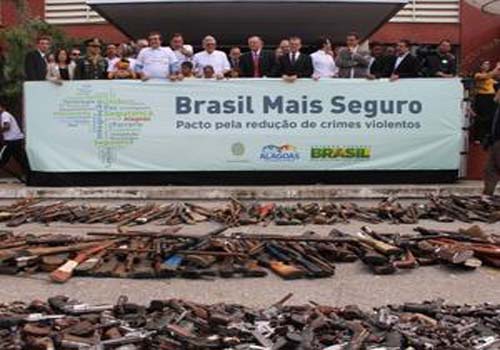 Perto de completar 1 ano de Brasil Mais Seguro, veículo do governo é roubado