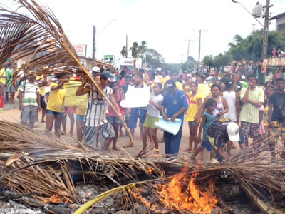 Moradores fecham AL-101 em protesto