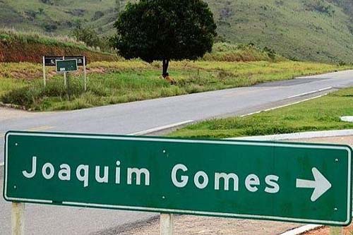 Condutor perde controle de veículo e capotar na BR-101