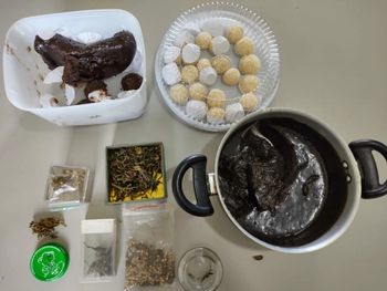 Mulher é presa por produzir e vender brigadeiros e ovos de páscoa com maconha
