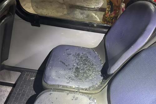Briga por suposta rivalidade entre facções termina com quebradeira em ônibus; acusado foi preso e autuado