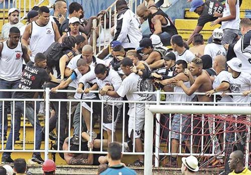 País da Copa mostra ao mundo a incompetência para vencer violência em estádios