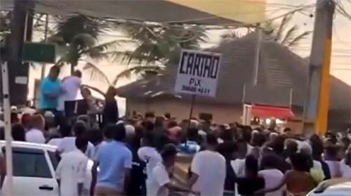 Homens brigam em cima de paredão de som na manhã de Ano Novo