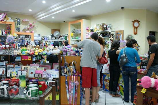 Comércio de Maceió abre nesta quarta-feira