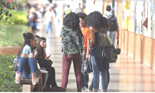 Brasil alcança quase 10 milhões de estudantes no ensino superior, mas evasão preocupa