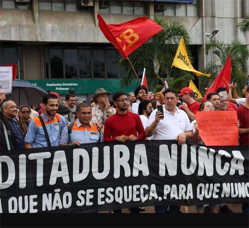 Com avanço de regimes autoritários, defesa da democracia exige instituições fortes, apontam especialistas