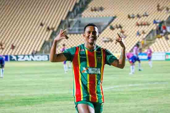 Líder, Fortaleza perde para o lanterna Sampaio Corrêa na Série B