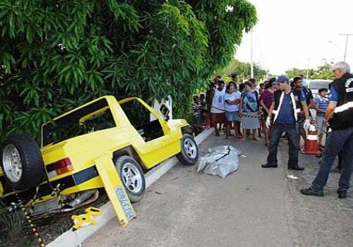 Empresária morre em colisão com poste na AL 101 Norte