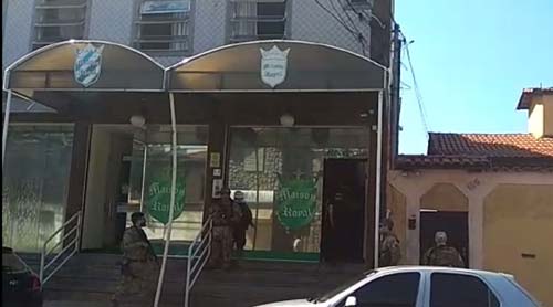 PF cumpre mandados de busca em endereços ligados ao advogado de agressor de Bolsonaro, na Grande BH