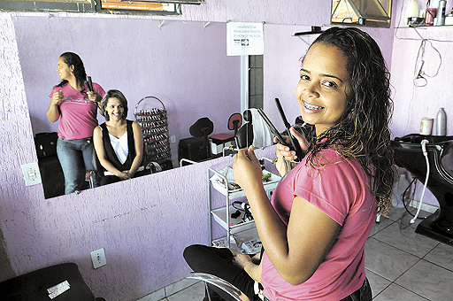 Beneficiários do Bolsa Família usam dinheiro para abrir o próprio negócio