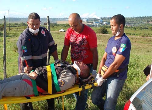 Cabo da Polícia Militar fica ferido após sofrer mal súbito e colidir com viatura
