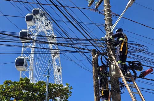 Mais de 3,5 toneladas de cabos abandonados são retiradas da orla da Pajuçara pela Prefeitura