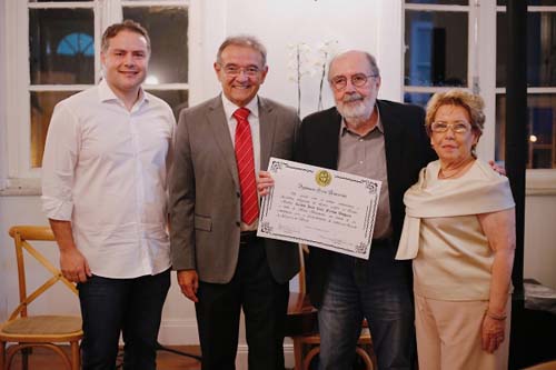 Governador indica Cacá Diegues para receber a Medalha Jorge de Lima