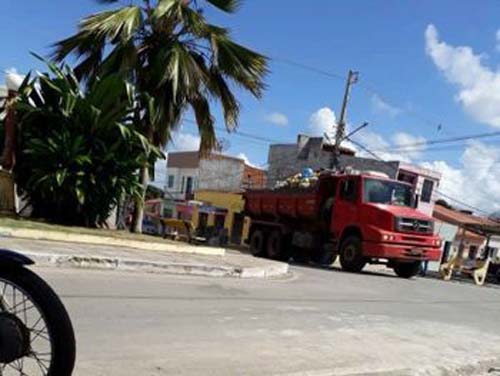 Vereadores denunciam prefeito por uso privado de veículo locado à prefeitura