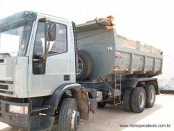 Colisão entre moto e caçamba deixa um morto em Delmiro Gouveia