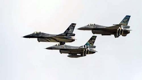 Caças britânicos interceptam bombardeiros russos perto do espaço aéreo da Otan