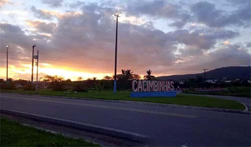 Na madrugada, homem é morto com tiros no rosto dentro do veículo no sertão