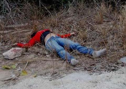 Em Arapiraca - Adolescente teria sido assassinada a golpes de pedrada e pode ter sido sido violentada 