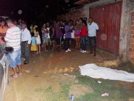 Homem é encontrado morto na porta de casa na cidade do Coité do Nóia