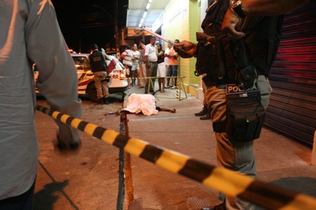 Vigilante é morto com disparos na cabeça na porta de hotel