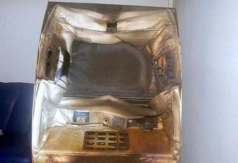 Bandidos amarram vigias e arrombam caixas eletrônicos