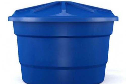 Homem bêbado invade casa da ex e se esconde dentro de caixa d’água