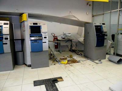 Quadrilha arromba agência e levam caixa eletrônico do Banco do Brasil de Campo Alegre