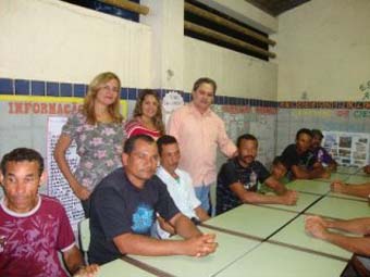Secretaria de educação de Cajueiro comemora dia dos pais 