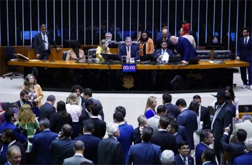 Câmara vota arcabouço nesta terça com Fundeb e Fundo do DF fora do teto