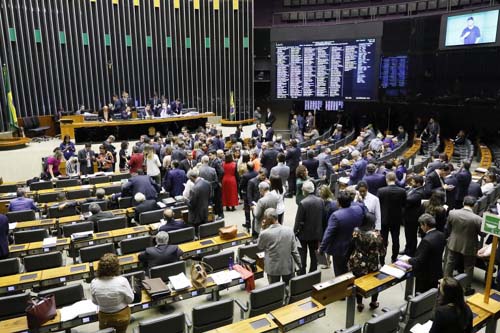 Câmara aprova MP que cria o programa Médicos pelo Brasil