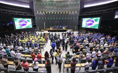 Deputados reconhecem avanços e ressaltam obstáculos na defesa dos idosos em evento comemorativo pelo Dia Mundial