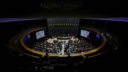 Deputados querem aumento de salário igual ao do Supremo