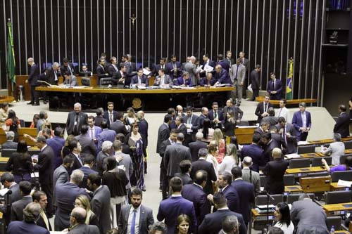 Câmara conclui votação de projeto que altera regras eleitorais; texto seguirá para sanção