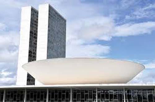 Acordos permitiram mudanças favoráveis a policiais e trabalhadores homens