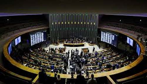 Câmara avalia afastamento de deputados envolvidos em motim no Plenário