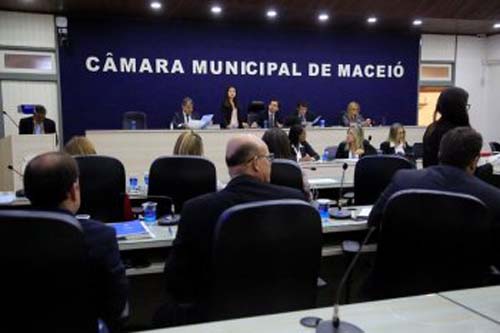 Câmara aprova remanejamento de recursos para obras e melhorias em Maceió