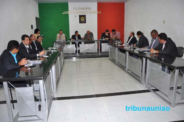 Câmara de União vota aumento dos professorres e dos funcionários do próprio poder: aprovação da LDO foi adiada