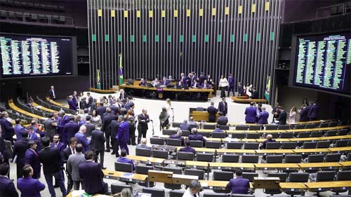 Servidor é preso ao tentar entrar na Câmara com munições de pistola