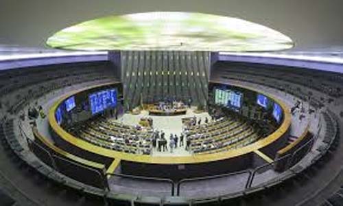 Câmara aprova reajuste para servidores do Executivo, mas adia debate sobre progressão de carreira