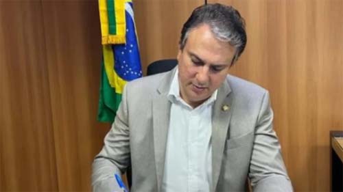 MEC anuncia aumento do salário dos professores para R$ 4,4 mil