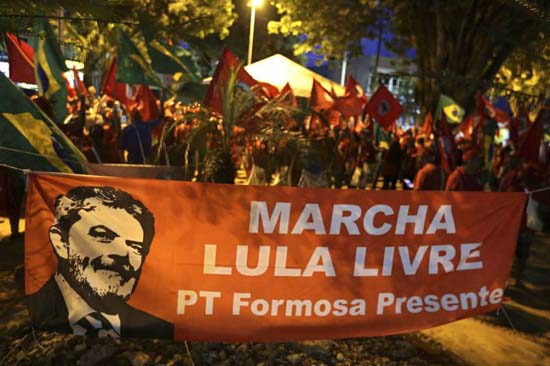 MST faz caminhada até Brasília para registro da candidatura de Lula no TSE
