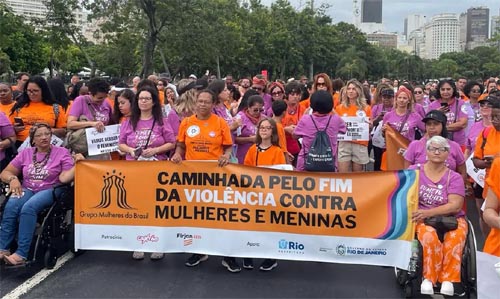 Caminhadas em todo o país pedem o fim da violência contra mulheres
