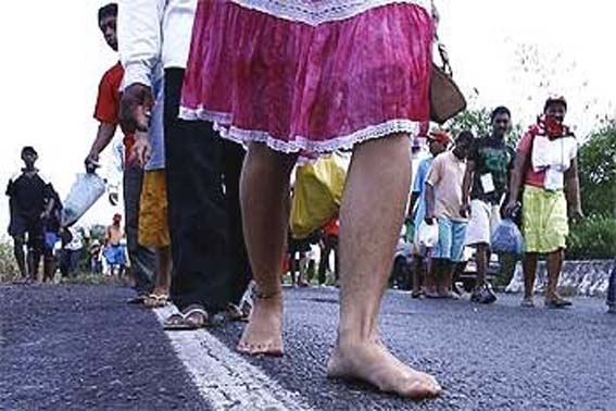 Mulheres do MST realizam caminhada para cobrar aplicabilidade da lei Maria da Penha na cidade de Inhapi