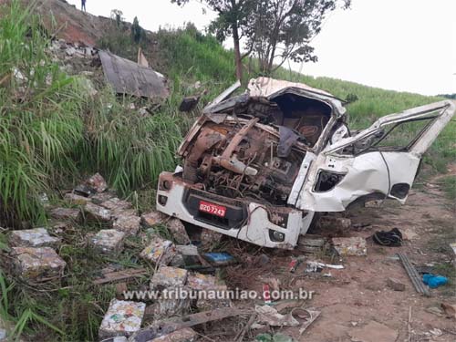 Mais um sinistro na famosa “Curva da Melancia’ no km. 08 da BR-104 na zona rural de São José da Laje